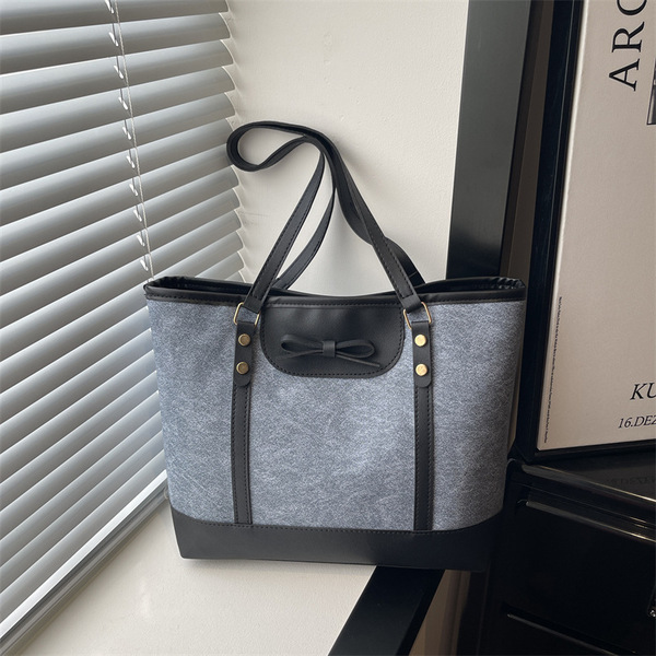 Women's Travel Tote Bag: Large Capacity Simple Shoulder Bag - Image 3